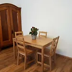 Excellent 2 Bed Apartment 12 Mins From Center
