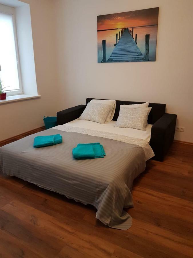 Excellent 2 Bed 12 Mins From Center Apartment