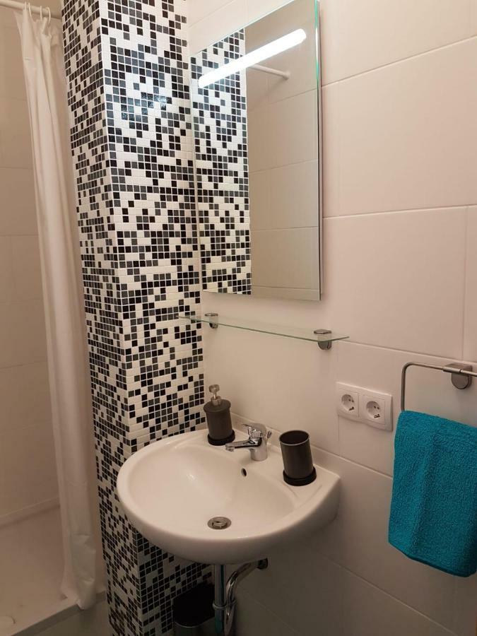 Excellent 2 Bed 12 Mins From Center Apartment